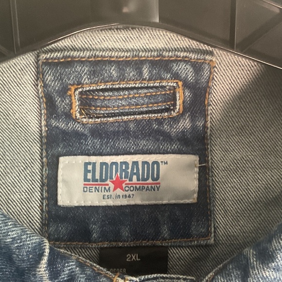 Stylish Men's Blue Denim Jacket - Picture 2 of 8